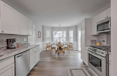 Summerville House | CHAS, SUMMRVLL/NEXTON Comfort Near Everything!