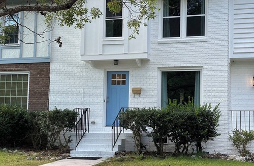 Mount Pleasant House | Cheerful townhome near Isle of Palms, Sullivans Island, Charleston & Shem Creek.