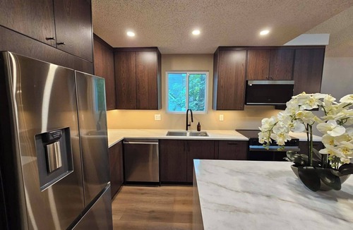 Rosewood Apartment | Chic 2 bedroom, 2 bathroom with high ceilings, natural light and balcony