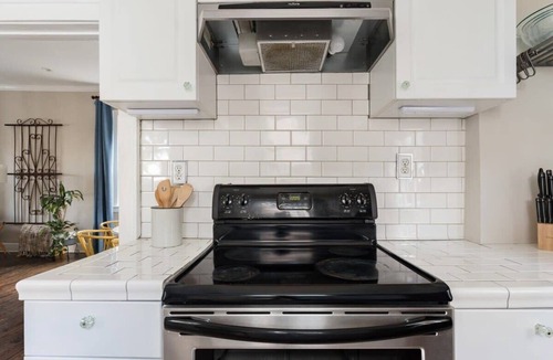 Historic Downtown Savannah House | Chic, Artisan Cottage | Near Forsyth Park