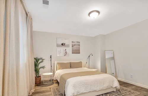 Ponderosa - Wingate Apartment | Chill Vibes! Close to Uptown & Charlotte Douglas International Airport!