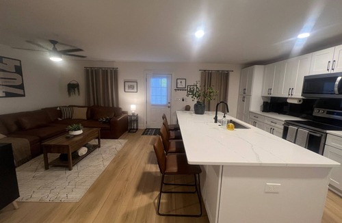 Enderly Park House | City Views - Weekend Escape - Near Uptown