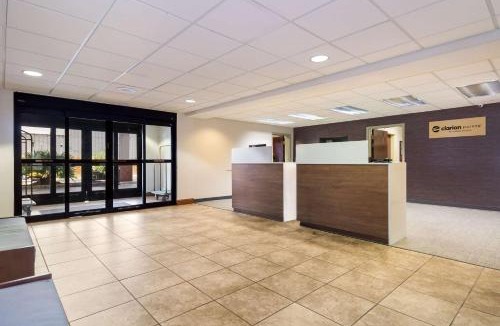 West Ashley Hotel | Clarion Pointe Charleston - West Ashley