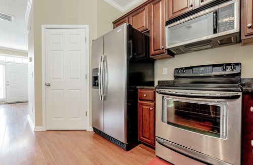 Columbia House | Classy 3 br Townhouse
