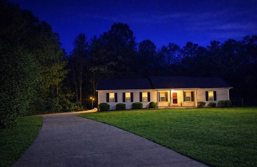 McCutcheon Field House | Close to Camp Lejeune-Hot Tub-Poker Garage-Yard