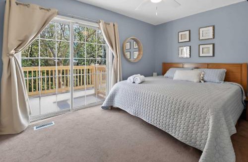 Surf City House | Coastal 4BR Retreat Hot tub Water Views Deck Pet-friendly