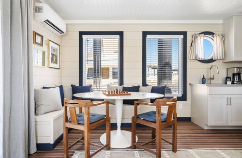 Downtown Charleston Boat Rental | Coastal Caviar - Beluga Suite - with Rooftop Deck