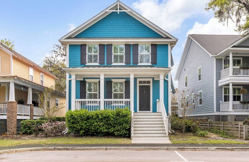 North Charleston House | Coastal Chic Retreat - Minutes to Downtown Charleston and Beautiful Beaches