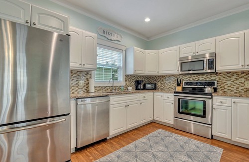 Thunderbolt House | Coastal Inspired Bungalow Minutes to Downtown and Beach by Lucky Savannah