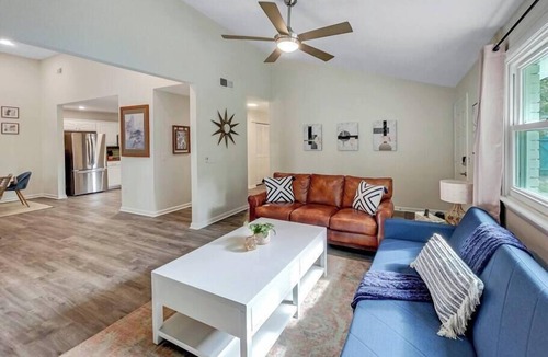 Mount Pleasant House | Cold Plunge, Outdoor Shower , Bike to Shem Creek