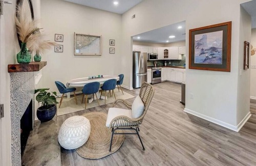 Mount Pleasant House | Cold Plunge, Outdoor Shower , Bike to Shem Creek