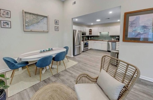 Mount Pleasant House | Cold Plunge, Outdoor Shower , Bike to Shem Creek
