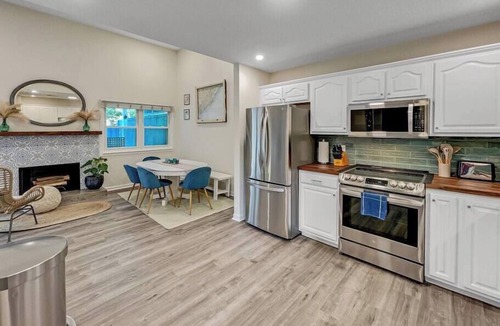 Mount Pleasant House | Cold Plunge, Outdoor Shower , Bike to Shem Creek