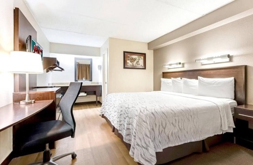 Charleston Hotel | Comfortable One-Room Retreat Minutes from Downtown Charleston