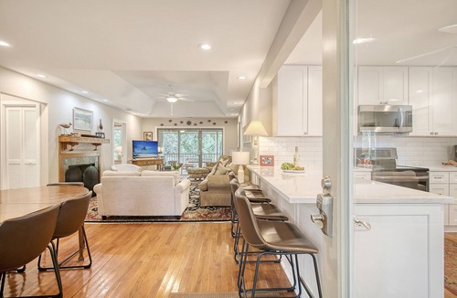 West Beach Cottage | Community pool, dock, river views!