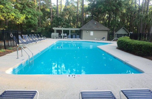 West Beach Cottage | Community Pool, Golf Course View, Sunroom, Dog Friendly Greenslake Cottage!