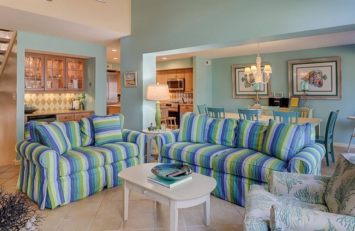 South Beach Condo | Condo steps away from beach with pool & view of Calibogue Sound