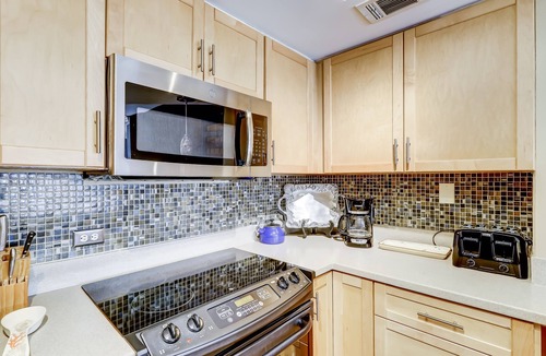Shelter Cove Condo | Condo w/bay view and balcony - close to the beach