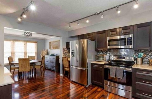 Greensboro House | Contemporary & Cheerful Great choice for families sleeps 6