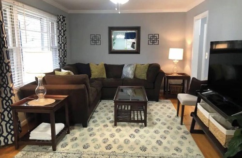 Fuquay-Varina House | Conveniently Accommodating Minutes to town