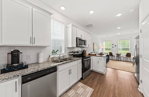 Goose Creek House | Cottage in a Resort with Pool and Amenities