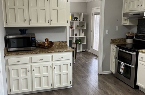 Bowling Green House | Country Charm City Convenience: Beautiful 3-Bedroom 2.5-Bath Home Forest Views