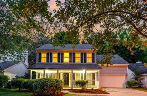 North Charleston House | Country Haven - Hot Tub & Pool! Game Room, King Beds, Mins 2 dwtn