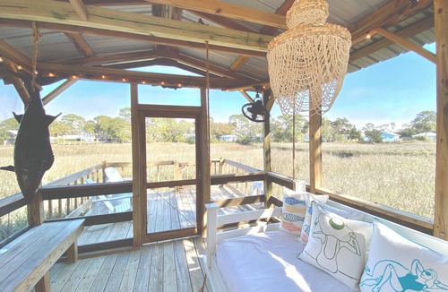Tybee Island Cottage | Couples Retreat/FREE Golf Cart, Bikes & Kayaks/PRIVATE Dock on a Tidal Creek