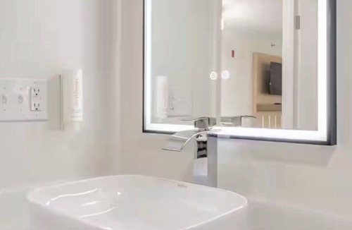 Harbison Apartment | Cozy 1-bedroom hotel suite with kitchen in Columbia