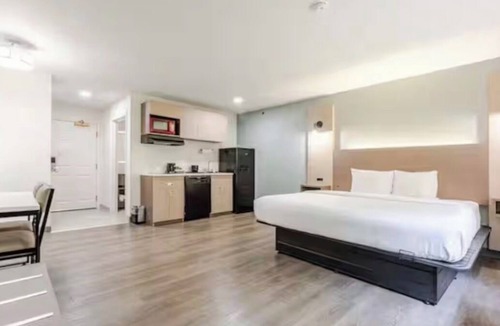 Harbison Apartment | Cozy 1-bedroom hotel suite with kitchen in Columbia