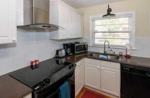 Plaza Midwood Condo | Cozy 2 Bedroom Duplex Apartment near Uptown Charlotte - Desirable Plaza Midwood
