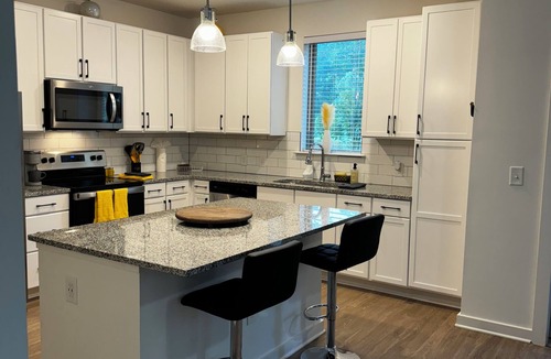 Summerville Apartment | Cozy 2-bedroom luxury apartment in Summerville with WiFi, AC