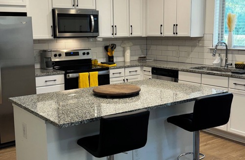 Summerville Apartment | Cozy 2-bedroom luxury apartment in Summerville with WiFi, AC