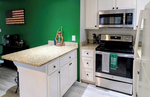 Foxfire Condo | Cozy 2-bedroom condo on 'the 18th Green' of FoxFire Village