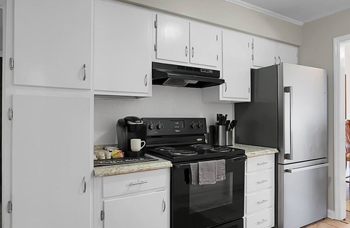 Ladson House | Cozy 3-Bedroom Retreat, Pet Friendly, and Perfect for Families & Groups