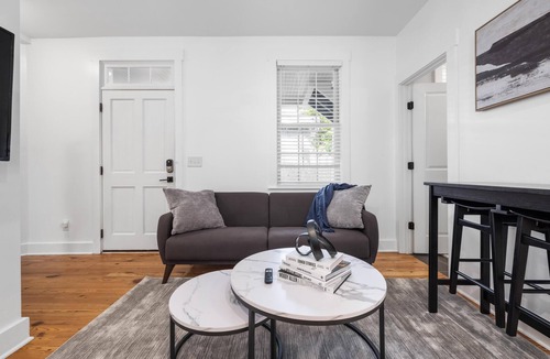 Downtown Charleston House | Cozy 3 bedroom steps from King Street