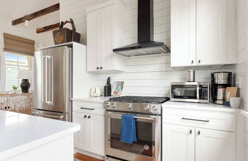 Downtown Charleston House | Cozy 5BR/5BA Downtown Gem - Close to King!