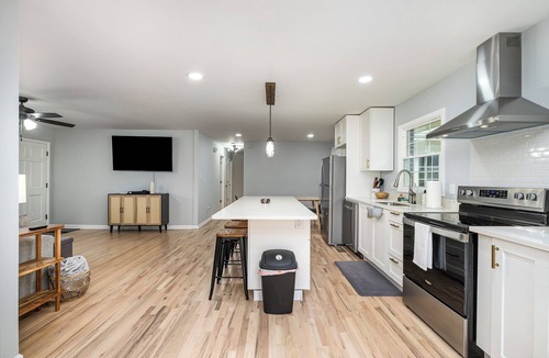 Belmont House | Cozy Belmont Retreat: Charming 3-Bedroom Haven!