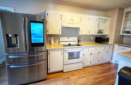 Fuquay-Varina House | Cozy bungalow in the heart of downtown Fuquay-Varina. Pet Friendly!