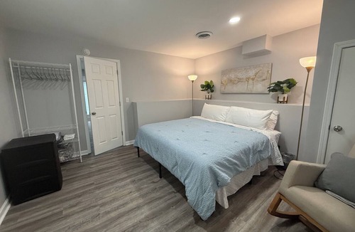 Burlington Apartment | Cozy & Chic Burlington Retreat: King Bed and Newly Renovated Comfort