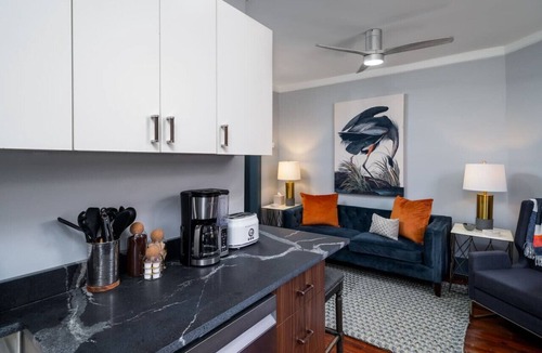 Radcliffeborough Apartment | Cozy & Chic Downtown Charleston Launchpad