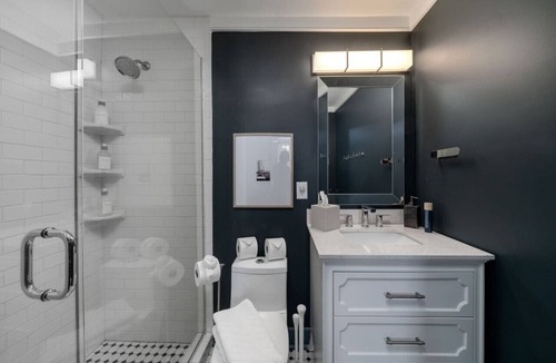 Radcliffeborough Apartment | Cozy & Chic Downtown Charleston Launchpad