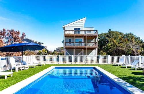 The Point House | Cozy Coastal Duplex · Pool · 1 Min Walk to the Beach