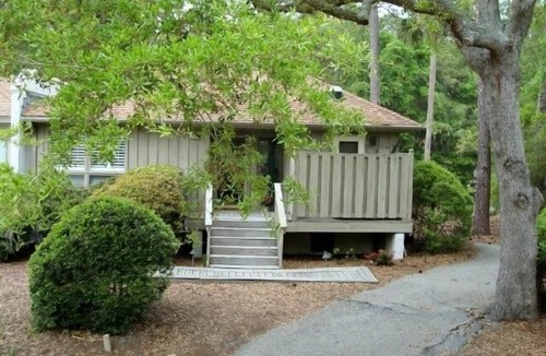 West Beach Cottage | Cozy, Comfy Cottage, Lagoon view, Walk to beach/pool. Great location, location