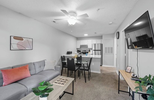 Fayetteville Apartment | Cozy Contemporary Stay I Pool & Gym I Free Parking