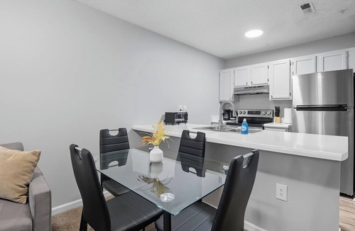 Fayetteville Apartment | Cozy Contemporary Stay I Pool & Gym I Free Parking