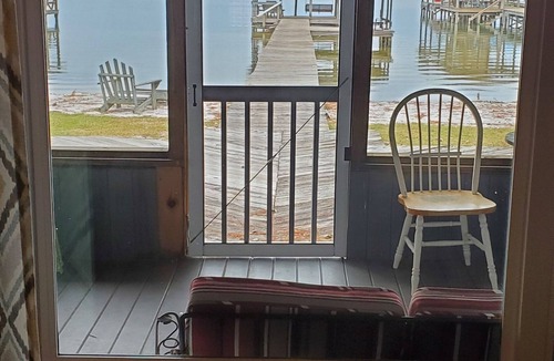 White Lake Cottage | Cozy cottage at White Lake 4 Bedroom and 2 Bath is able to sleep 11-13