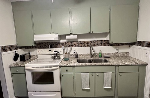 Eau Claire House | Cozy Cottage located downtown Columbia Minutes from USC & Ft. Jackson