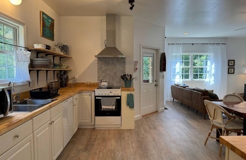 Mount Gilead House | Cozy Cottage near Lake Tillery, Uwharrie Forest. Bring boat or kayaks!