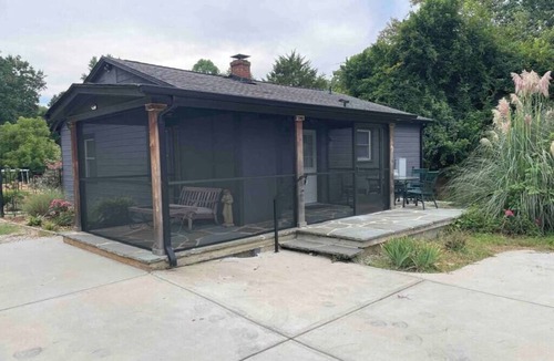 North Charlotte Cottage | Cozy Cottage on Food Forest in the Heart of Charlotte!